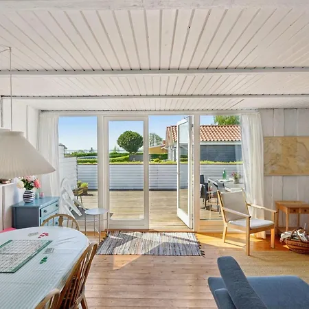 Hira - 200m From The Sea By Interhome *