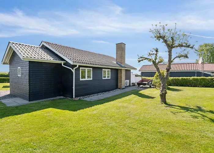 Hira - 200m From The Sea By Interhome *